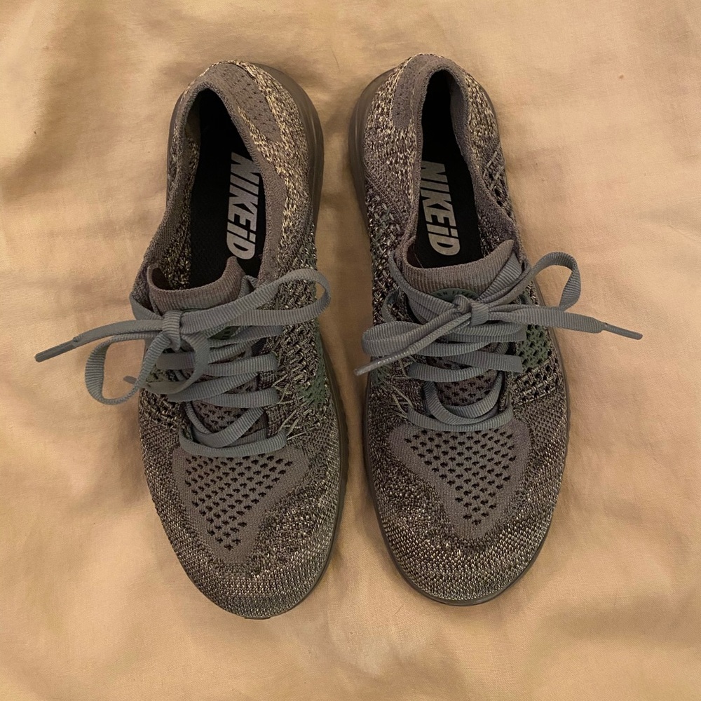 Women’s Nike fly knit shoes Sz 6